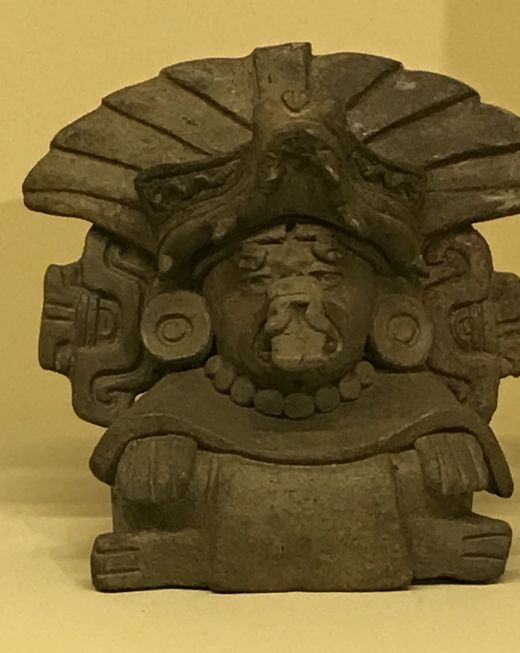 Es ist möglich nicht nur die verschiedenen Völker (Maya, Azteken), sondern auch ihre verschiedenen Traditionen (Spiele, Rituale, Werkzeuge, Waffen) in Verbindung bringen. 