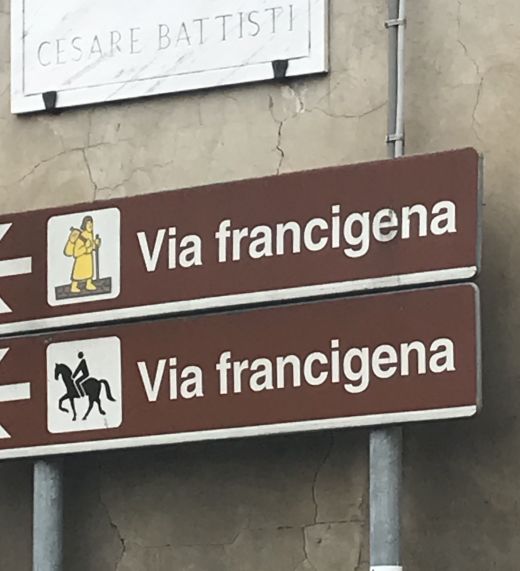 Die «Via Francigena» ist einer der 3 christlichen Pilgerwege des Mittelalters, dessen Hauptachse von Canterbury in England nach Rom führt.